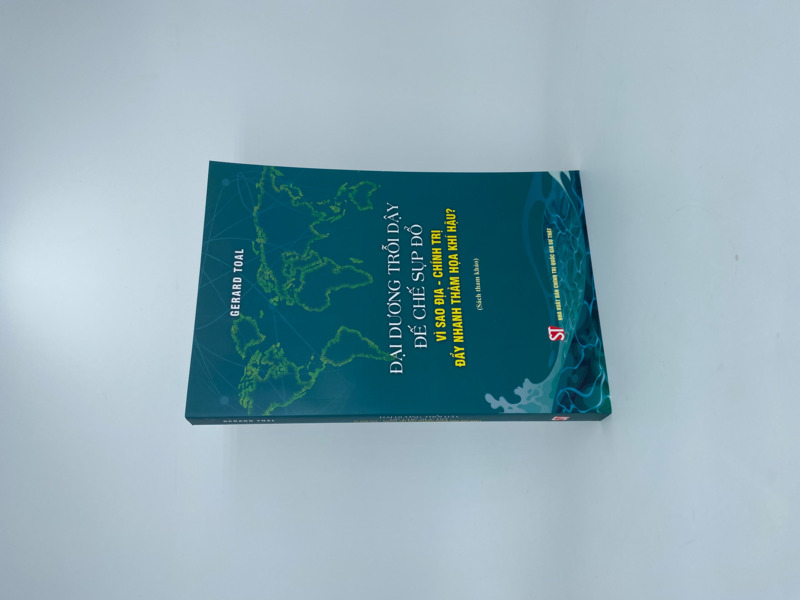 Đại dương trỗi dậy, đế chế sụp đổ: Vì sao địa - chính trị đẩy nhanh thảm họa khí hậu (Sách tham khảo)