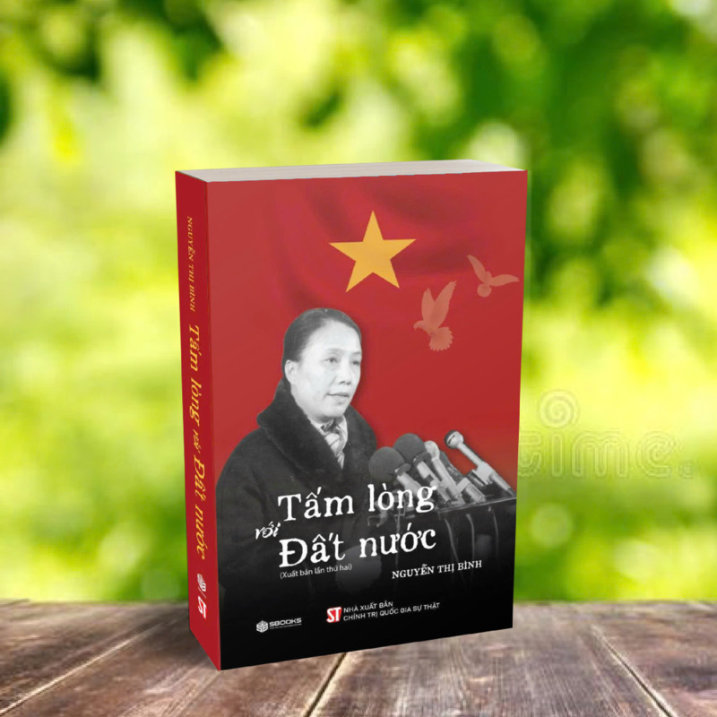Tấm lòng với đất nước (Xuất bản lần thứ hai) bìa mềm