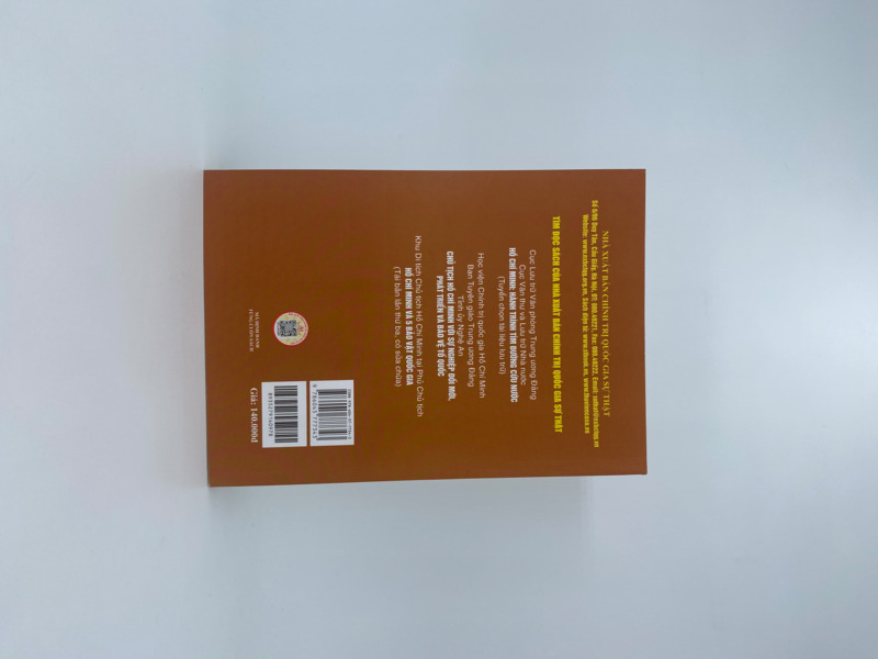 Hồ Chí Minh - Người mang lại ánh sáng. Tập 1