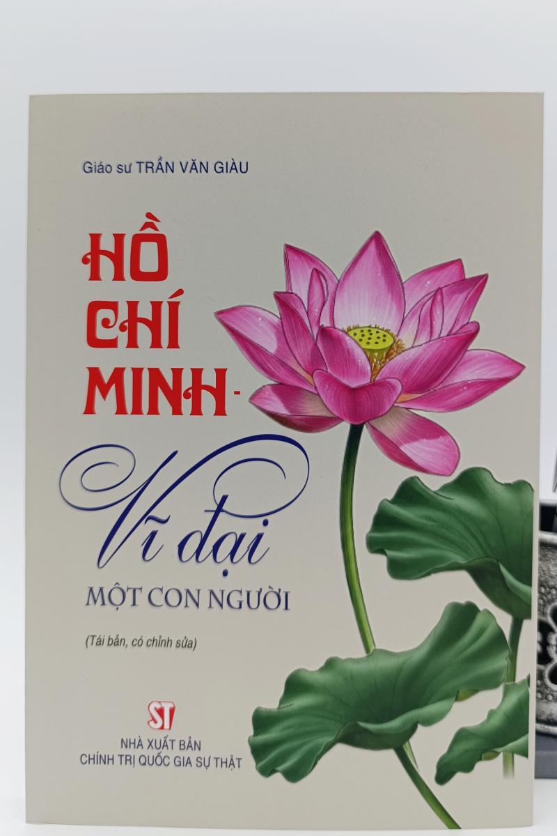Hồ Chí Minh - Vĩ đại một con người (Tái bản, có chỉnh sửa)