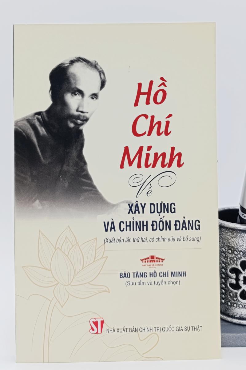 Hồ Chí Minh về xây dựng và chỉnh đốn Đảng