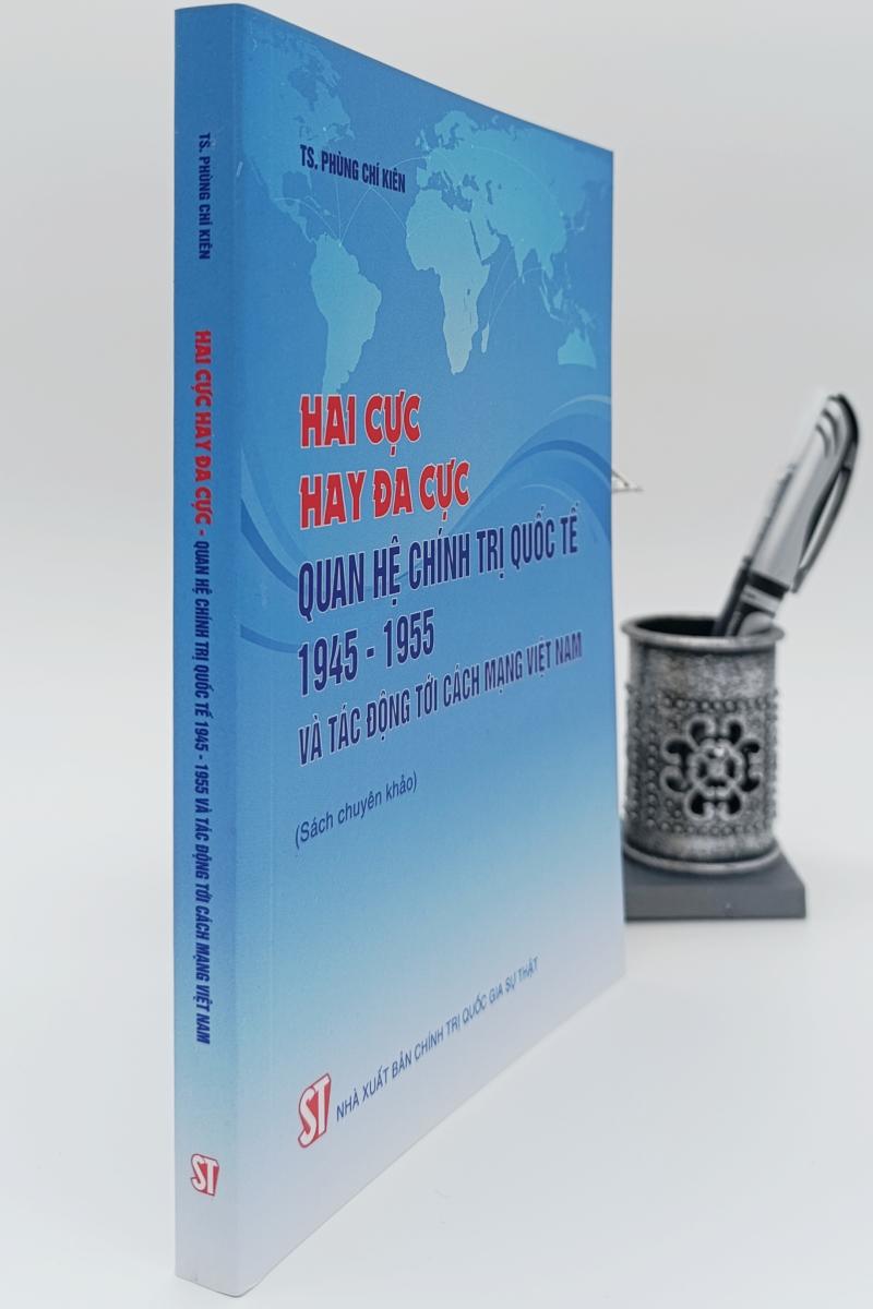 Hai cực hay đa cực - Quan hệ chính trị quốc tế 1945-1955 và tác động với cách mạng Việt Nam (Sách chuyên khảo)